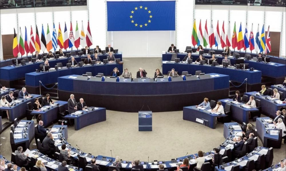 Εγκρίθηκε από την Ευρωβουλή η σύνδεση εκταμίευσης πόρων με τον σεβασμό του κράτους δικαίου